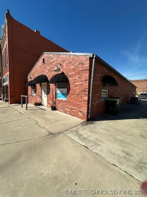 106 N Broadway St, Holdenville, OK, 74848-3248 | Card Image