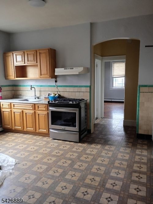 2-77 40th St, Irvington, NJ, 07111-1271 | Card Image