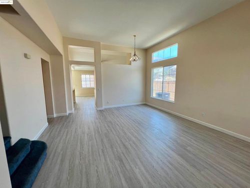 1371 Brooktrail Dr, Pittsburg, CA, 94565-7625 | Card Image