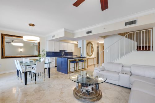 99 Se Mizner Blvd, Boca Raton, FL, 33432-5022 | Card Image