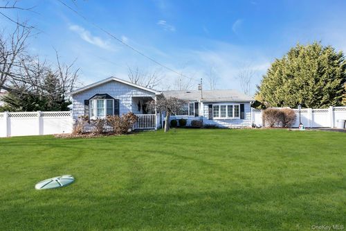 358 Rider Ave, Patchogue, NY, 11772-3946 | Card Image