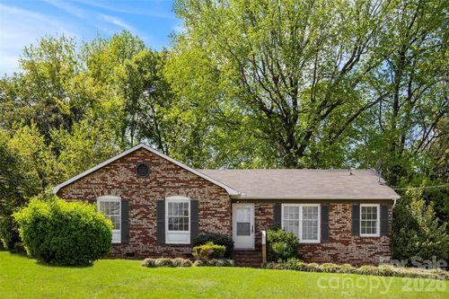 425 Whitethorn Dr, Gastonia, NC, 28054-5907 | Card Image