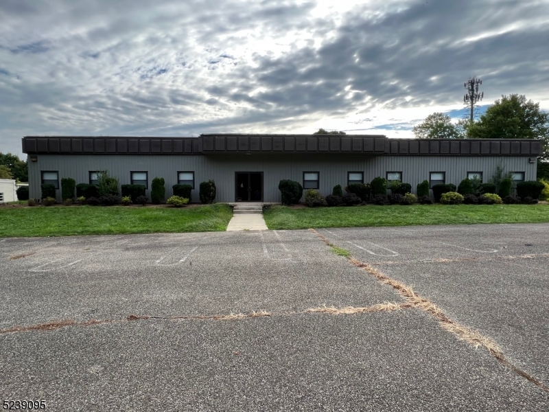 110 Woodfern Rd, Branchburg, NJ 08853