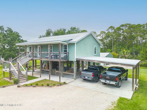 15900 Groue Ave, Biloxi, MS, 39532-5610 | Card Image