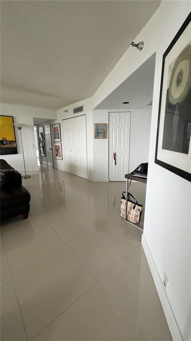 APT-1405 - 3500 Mystic Pointe Dr, Condo with 2 bedrooms, 2 bathrooms and null parking in Aventura FL | Image 17