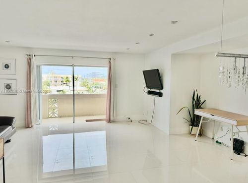 apt-5d-8400 Byron Ave, Miami Beach, FL, 33141-4838 | Card Image