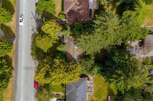 1935 Townley St, Saanich, BC, V8R3B1 | Card Image