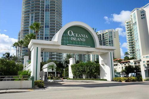 2055-16500 Collins Ave, Sunny Isles Beach, FL, 33160-4591 | Card Image