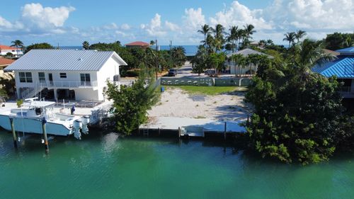 322 E Seaview Dr, Duck Key, FL, 33050-3820 | Card Image