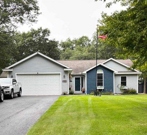 6797 Lakewood Dr, Oscoda, MI, 48750-8747 | Card Image