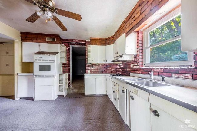 402 1 St St, House other with 4 bedrooms, 2 bathrooms and null parking in Saint George KS | Image 14
