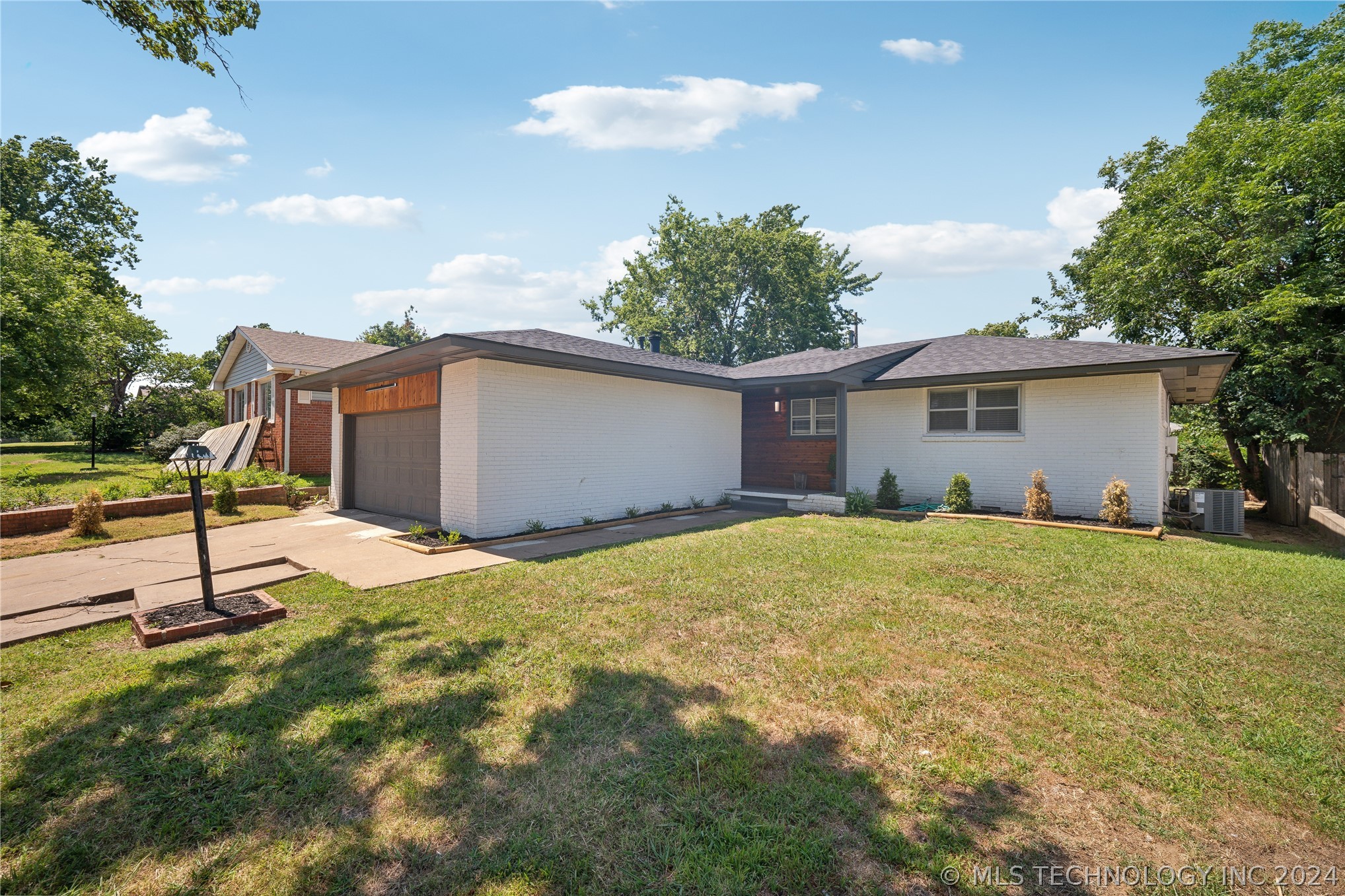 25th Pl, Tulsa, OK 74114