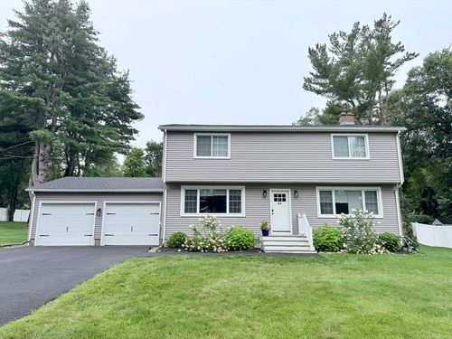 52 Stagecoach Rd, Amherst, MA, 01002-3526 | Card Image