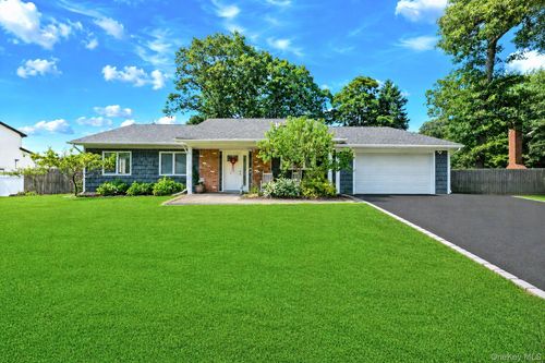 60 Thomas St, Coram, NY, 11727-3158 | Card Image