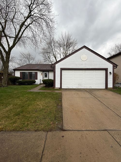 208 Albert Dr, Vernon Hills, IL, 60061-1602 | Card Image