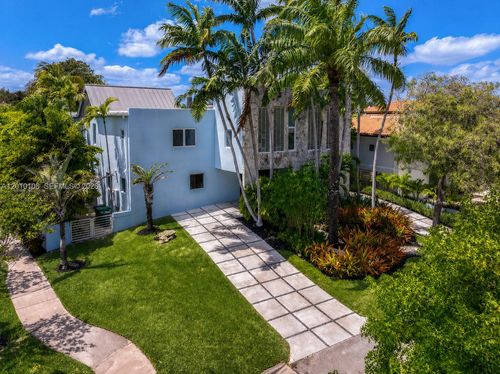 690 Warren Ln, Key Biscayne, FL, 33149-2021 | Card Image