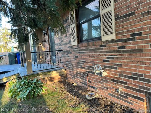 2011 Vine Way Dr, Canton, MI, 48188-1887 | Card Image