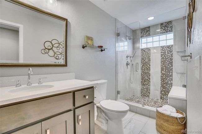 Main floor guest bath | Image 14