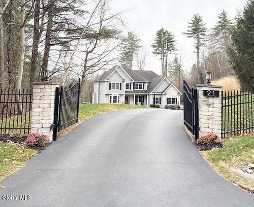 21 Veranda Ln, Queensbury, NY, 12804-8128 | Card Image