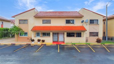 202 - 7650 W 29th Way, Condo with 2 bedrooms, 2 bathrooms and null parking in Hialeah FL | Image 1