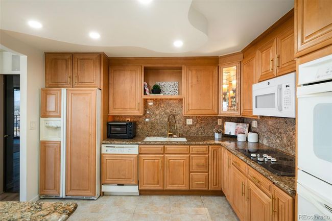 APT-2402 - 1551 Larimer St, Condo with 2 bedrooms, 2 bathrooms and 1 parking in Denver CO | Image 10