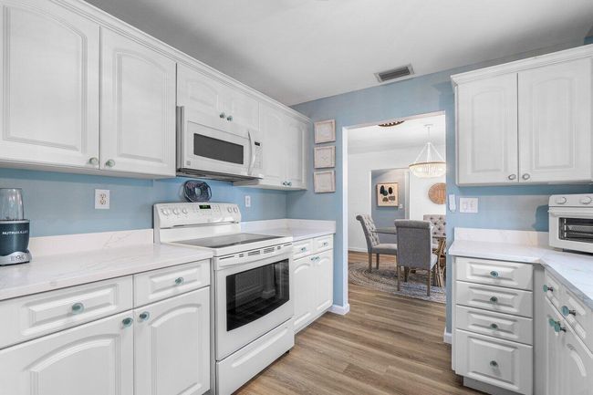 353 Mars Ave, House other with 2 bedrooms, 2 bathrooms and null parking in Tequesta FL | Image 11
