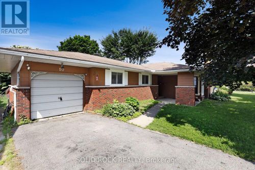 10 Orr St, Nepean, ON, K2J1E6 | Card Image