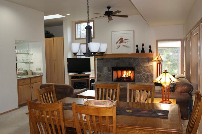 6-Livngroom-fireplace | Image 5