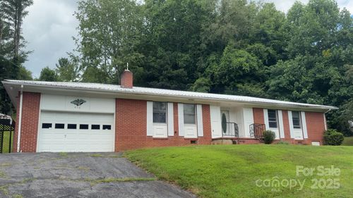 456 Duck Branch Rd, Bakersville, NC, 28705-7001 | Card Image