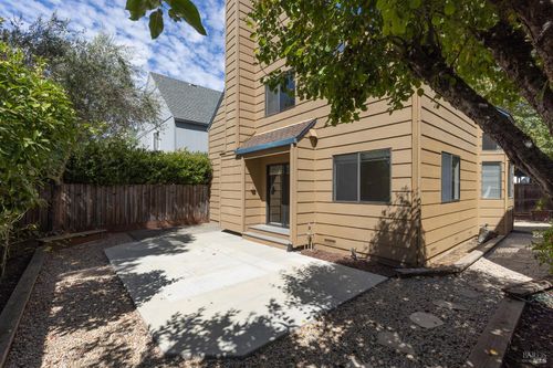554 March Ave, Healdsburg, CA, 95448-3356 | Card Image