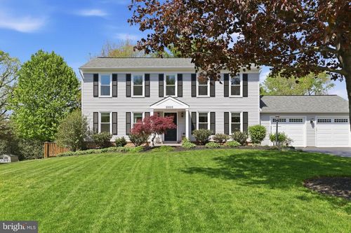 20019 Great Falls Forest Dr, GREAT FALLS, VA, 22066-4211 | Card Image