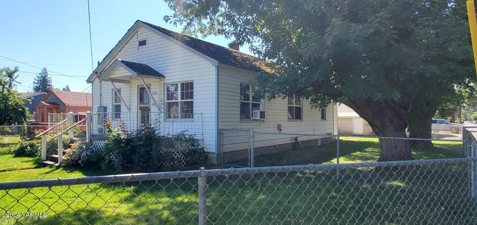 Viola Ave, Yakima, WA 98902