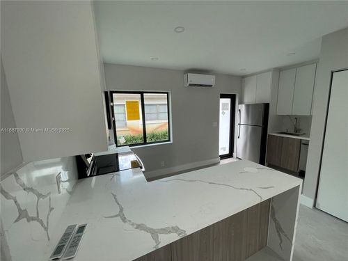 apt-2-1050 Ne 9th Ave, Fort Lauderdale, FL, 33304-2170 | Card Image