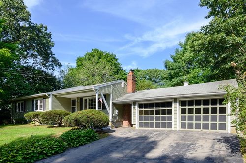 27 Wampatuck St, Pembroke, MA, 02359-2430 | Card Image