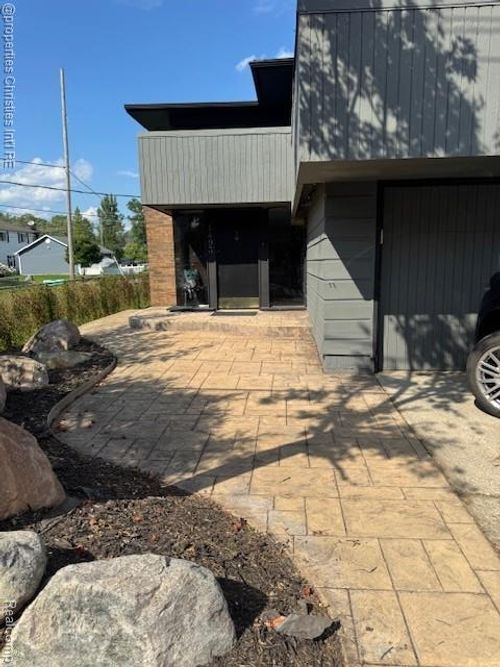 1493 Rivona Dr, W Bloomfld Tw, MI, 48328-4784 | Card Image