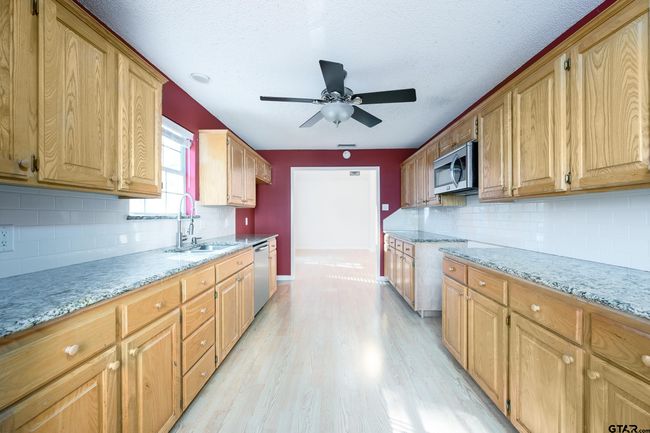 153 Candlelight Cv, House other with 3 bedrooms, 2 bathrooms and null parking in Holly Lake Ranch TX | Image 6