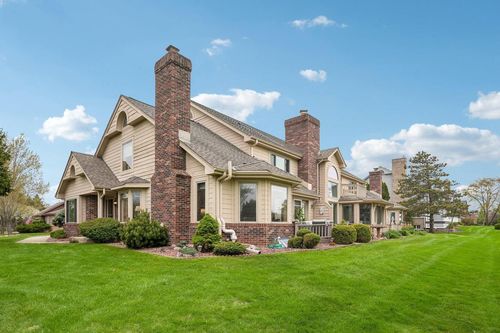 7402 W Twin Oaks Court, Franklin, WI, 53132 | Card Image