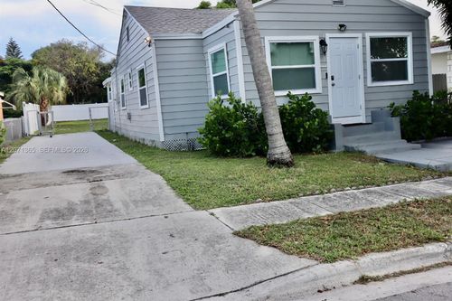 1112 11th St, West Palm Beach, FL, 33401-3249 | Card Image