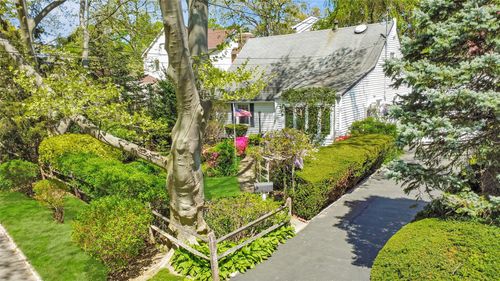146 Deepdale Pkwy, Albertson, NY, 11507-1225 | Card Image