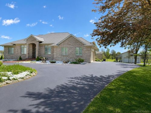 52590 North Ave, Macomb, MI, 48042-3804 | Card Image
