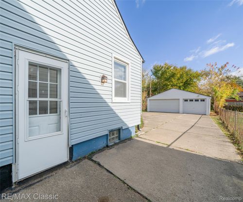 4827 Winifred St, Wayne, MI, 48184-2603 | Card Image