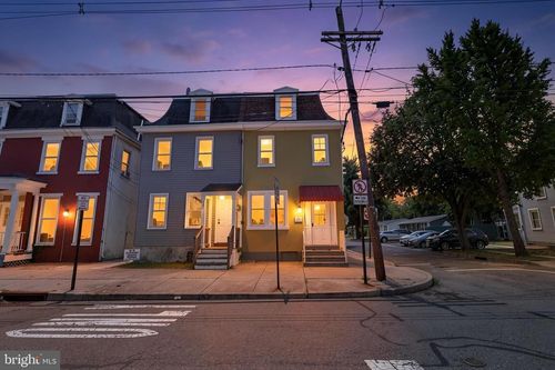 348 E Broad St, BURLINGTON, NJ, 08016-1828 | Card Image