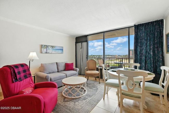 Living/Dining | Image 11