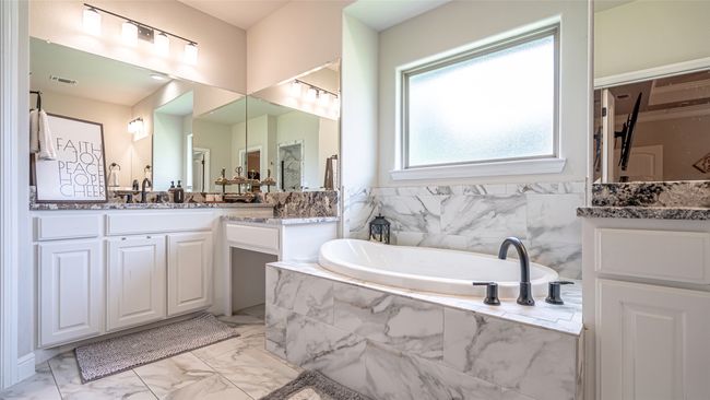 Primary bath | Image 14