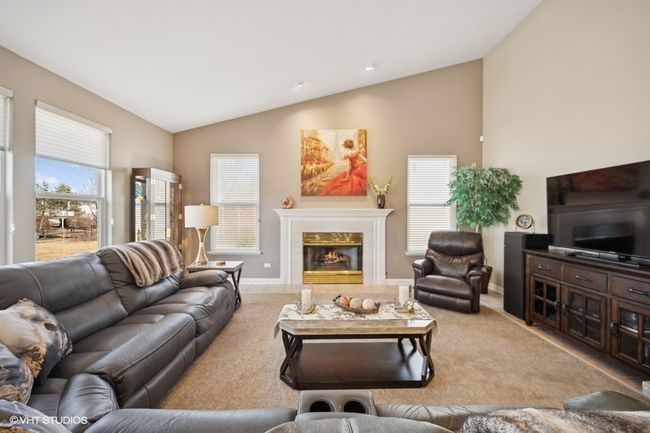 5582 Chapel Hl, House other with 3 bedrooms, 2 bathrooms and 2 parking in Gurnee IL | Image 16