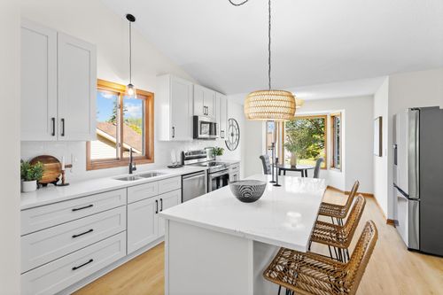 8064 Narcissus St, Victoria, MN, 55386-9522 | Card Image