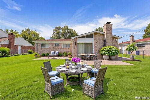 30232 Austin Dr, Warren, MI, 48092-1898 | Card Image