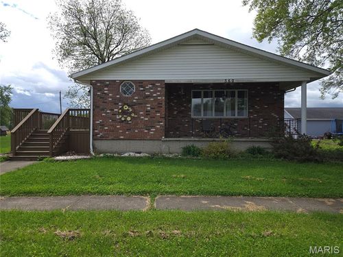 560 W 4th St, Beckemeyer, IL, 62219-1066 | Card Image