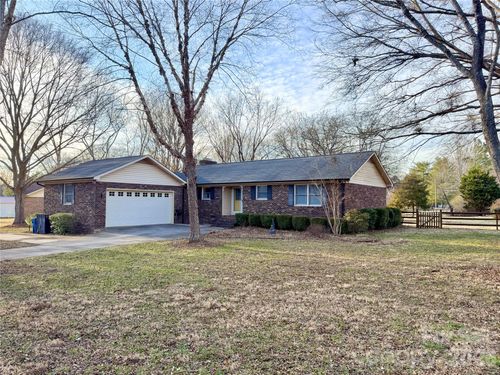 8422 Wonderwood Ln, Harrisburg, NC, 28075-6617 | Card Image