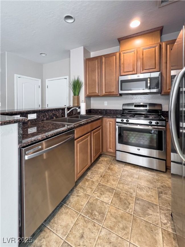 9137 Entrancing Ave, House other with 2 bedrooms, 3 bathrooms and null parking in Las Vegas NV | Image 6